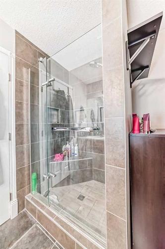 25 Cimarron Crescent, Okotoks, AB - Indoor Photo Showing Bathroom