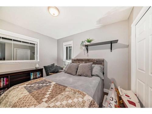 25 Cimarron Crescent, Okotoks, AB - Indoor Photo Showing Bedroom