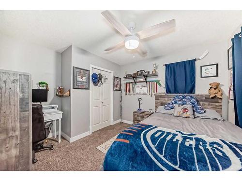 25 Cimarron Crescent, Okotoks, AB - Indoor Photo Showing Bedroom