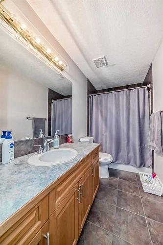 25 Cimarron Crescent, Okotoks, AB - Indoor Photo Showing Bathroom