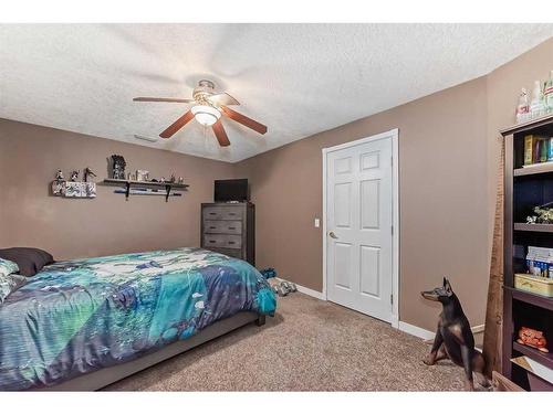 25 Cimarron Crescent, Okotoks, AB - Indoor Photo Showing Bedroom