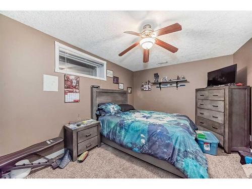 25 Cimarron Crescent, Okotoks, AB - Indoor Photo Showing Bedroom