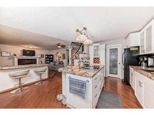 25 Cimarron Crescent, Okotoks, AB - Indoor Photo Showing Kitchen