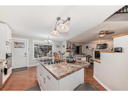 25 Cimarron Crescent, Okotoks, AB - Indoor Photo Showing Kitchen