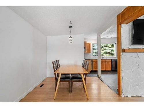 2308 Munro Drive Ne, Calgary, AB - Indoor Photo Showing Dining Room