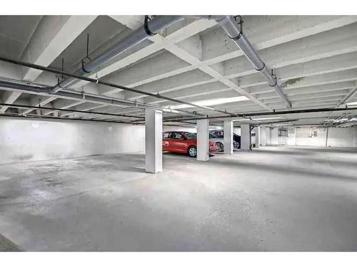 750-519 17 Avenue Sw, Calgary, AB - Indoor Photo Showing Garage