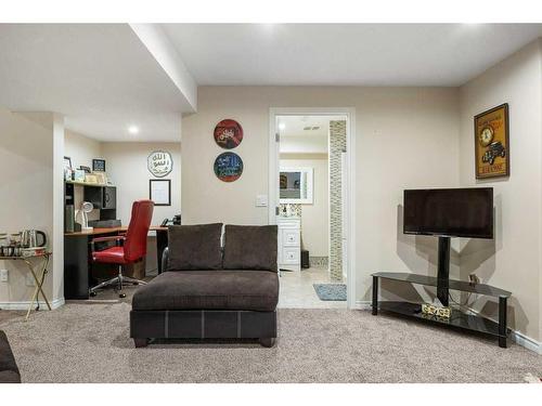 38 Everwillow Boulevard Sw, Calgary, AB - Indoor Photo Showing Living Room