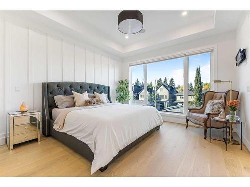 1916 27 Avenue Sw, Calgary, AB - Indoor Photo Showing Bedroom