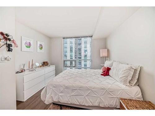 1601-1110 11 Street Sw, Calgary, AB - Indoor Photo Showing Bedroom