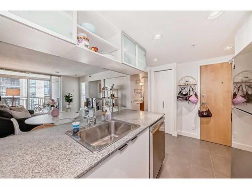 1601-1110 11 Street Sw, Calgary, AB - Indoor Photo Showing Kitchen