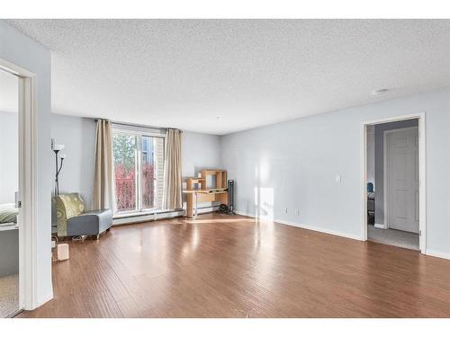 207-9 Country Village Bay Ne, Calgary, AB - Indoor Photo Showing Living Room