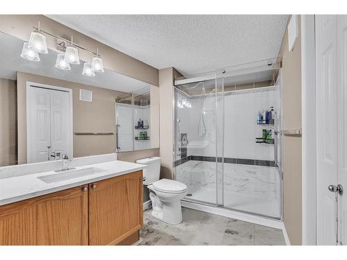 207-9 Country Village Bay Ne, Calgary, AB - Indoor Photo Showing Bathroom