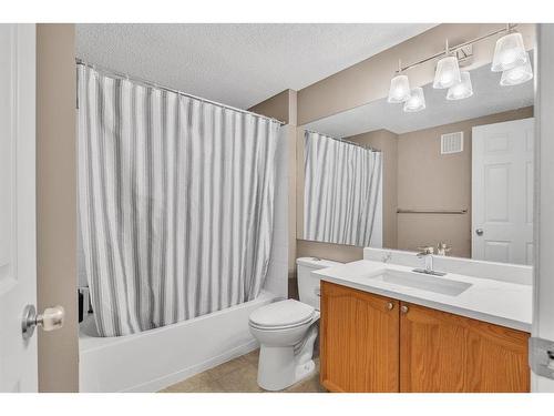 207-9 Country Village Bay Ne, Calgary, AB - Indoor Photo Showing Bathroom