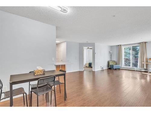 207-9 Country Village Bay Ne, Calgary, AB - Indoor