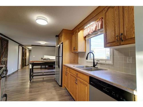 380 59 Avenue, Claresholm, AB - Indoor Photo Showing Kitchen With Double Sink