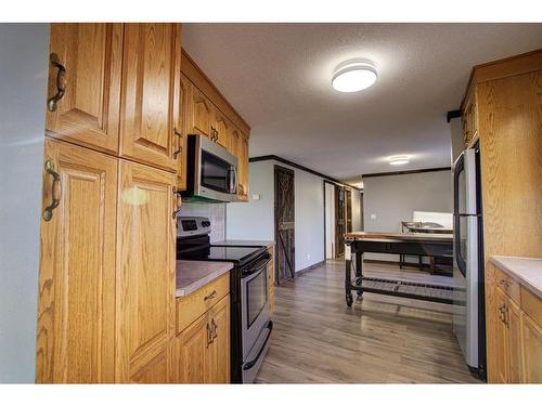 380 59 Avenue, Claresholm, AB - Indoor Photo Showing Kitchen