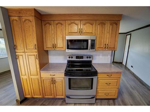 380 59 Avenue, Claresholm, AB - Indoor Photo Showing Kitchen