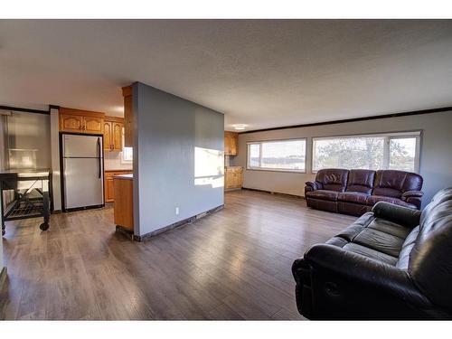 380 59 Avenue, Claresholm, AB - Indoor