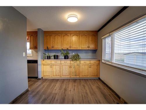 380 59 Avenue, Claresholm, AB - Indoor Photo Showing Kitchen