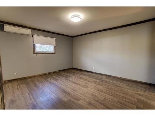 380 59 Avenue, Claresholm, AB - Indoor Photo Showing Other Room