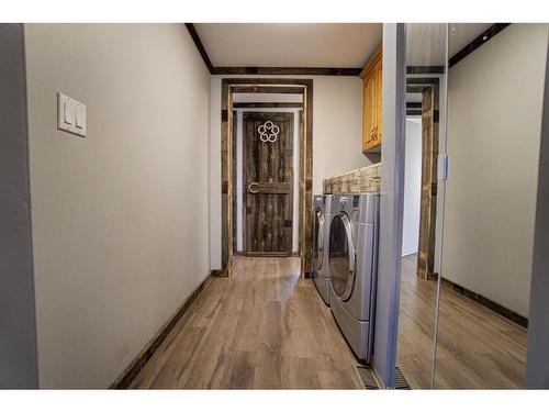 380 59 Avenue, Claresholm, AB - Indoor Photo Showing Laundry Room