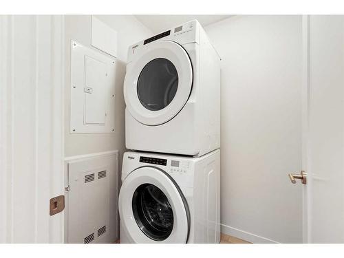 401-30 Shawnee Common Sw, Calgary, AB - Indoor Photo Showing Laundry Room