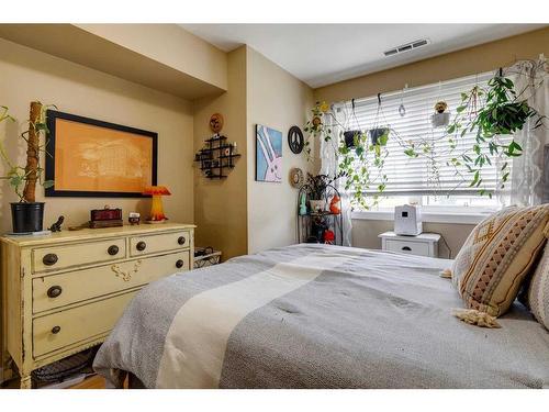 4728 Stanley Road Sw, Calgary, AB - Indoor Photo Showing Bedroom