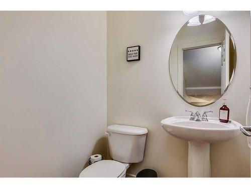 3-2326 2 Avenue Nw, Calgary, AB - Indoor Photo Showing Bathroom