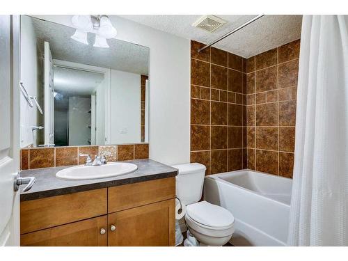 3-2326 2 Avenue Nw, Calgary, AB - Indoor Photo Showing Bathroom