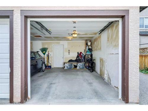 3-2326 2 Avenue Nw, Calgary, AB - Indoor Photo Showing Garage