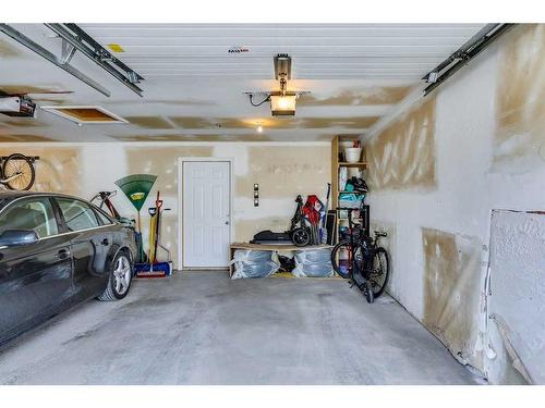 3-2326 2 Avenue Nw, Calgary, AB - Indoor Photo Showing Garage