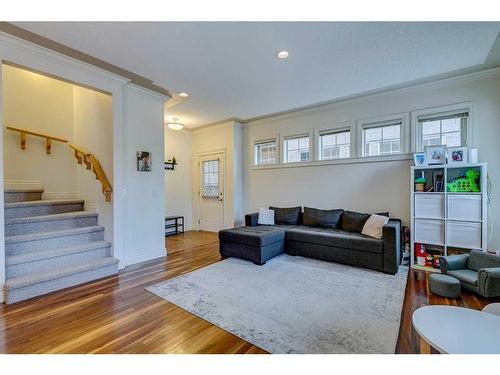 3-2326 2 Avenue Nw, Calgary, AB - Indoor Photo Showing Living Room