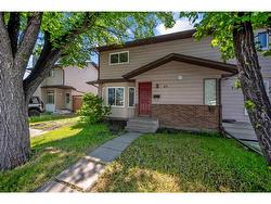 69 Castleglen Road NE Calgary, AB T3J 1P2