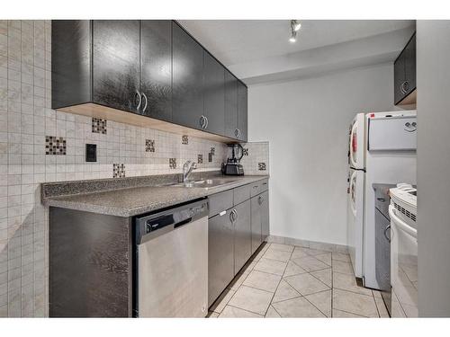 2105-13045 6 Street Sw, Calgary, AB - Indoor Photo Showing Kitchen