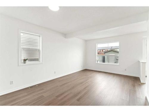 95 Taracove Estate Drive Ne, Calgary, AB - Indoor Photo Showing Living Room