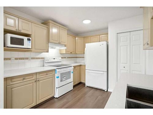 95 Taracove Estate Drive Ne, Calgary, AB - Indoor Photo Showing Kitchen