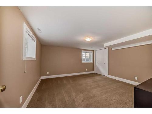 1728 Westmount Road Nw, Calgary, AB - Indoor Photo Showing Other Room