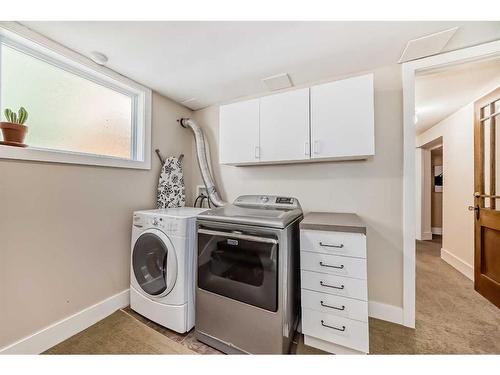 1728 Westmount Road Nw, Calgary, AB - Indoor Photo Showing Laundry Room