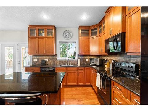 1425 Ranch Road, Carstairs, AB - Indoor Photo Showing Kitchen