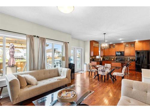 1425 Ranch Road, Carstairs, AB - Indoor Photo Showing Living Room