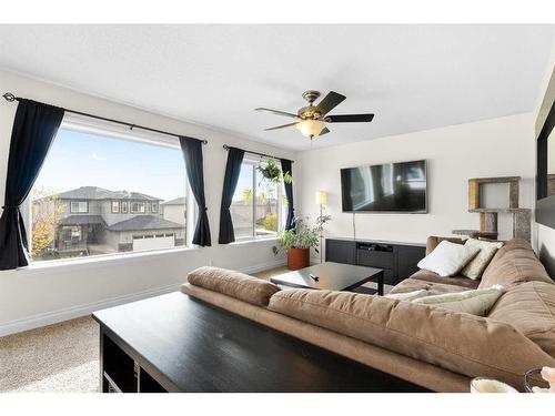 1425 Ranch Road, Carstairs, AB - Indoor Photo Showing Living Room