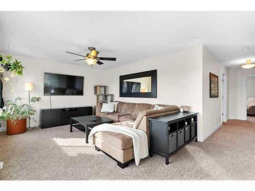 1425 Ranch Road, Carstairs, AB - Indoor Photo Showing Living Room