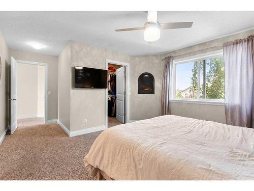 1425 Ranch Road, Carstairs, AB - Indoor Photo Showing Bedroom