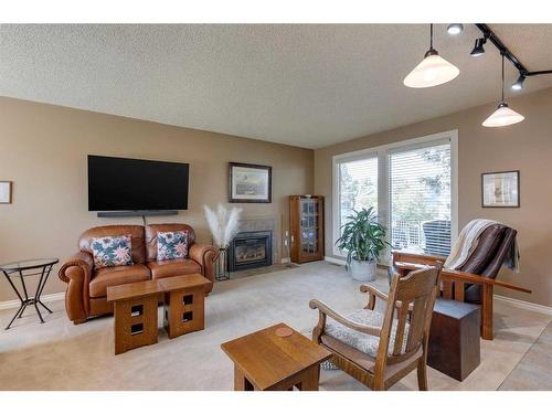 407 Whiteridge Crescent Ne, Calgary, AB - Indoor Photo Showing Living Room With Fireplace