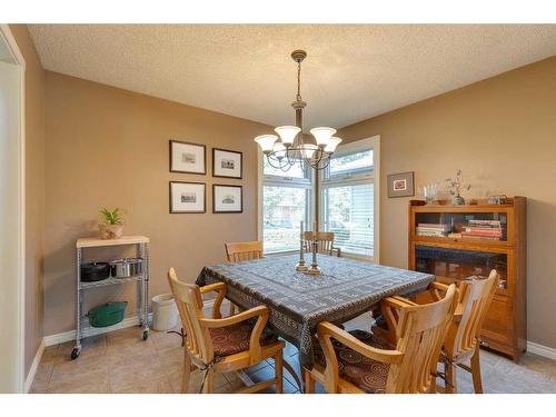 407 Whiteridge Crescent Ne, Calgary, AB - Indoor Photo Showing Dining Room