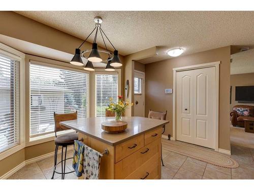 407 Whiteridge Crescent Ne, Calgary, AB - Indoor Photo Showing Dining Room