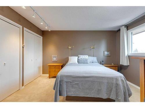 407 Whiteridge Crescent Ne, Calgary, AB - Indoor Photo Showing Bedroom