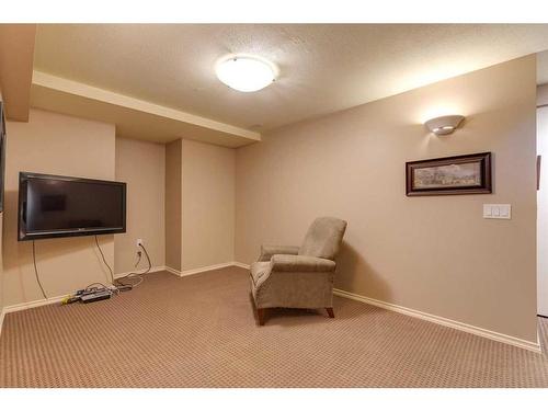 407 Whiteridge Crescent Ne, Calgary, AB - Indoor Photo Showing Other Room