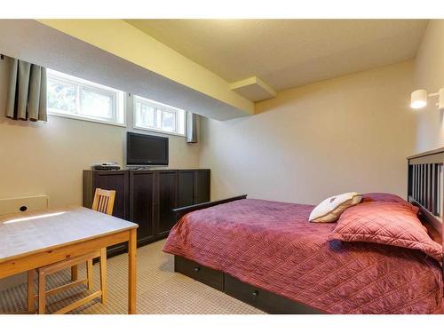 407 Whiteridge Crescent Ne, Calgary, AB - Indoor Photo Showing Bedroom