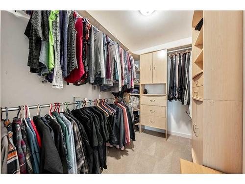 7819 34 Avenue Nw, Calgary, AB - Indoor With Storage